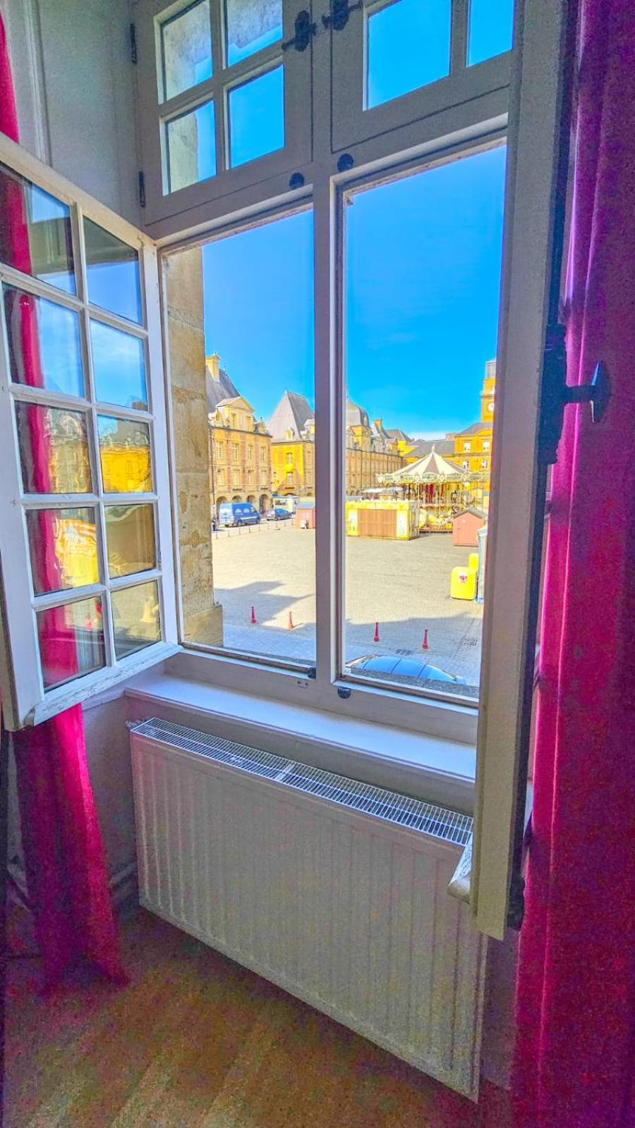 Grand Apt 130M2 Vue Place Ducale Charleville-Mézières Buitenkant foto