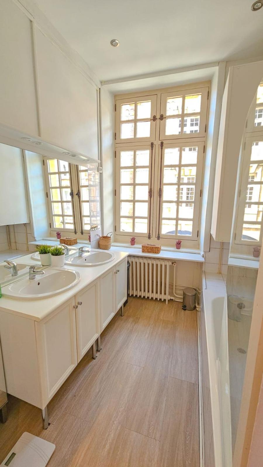 Grand Apt 130M2 Vue Place Ducale Charleville-Mézières Buitenkant foto