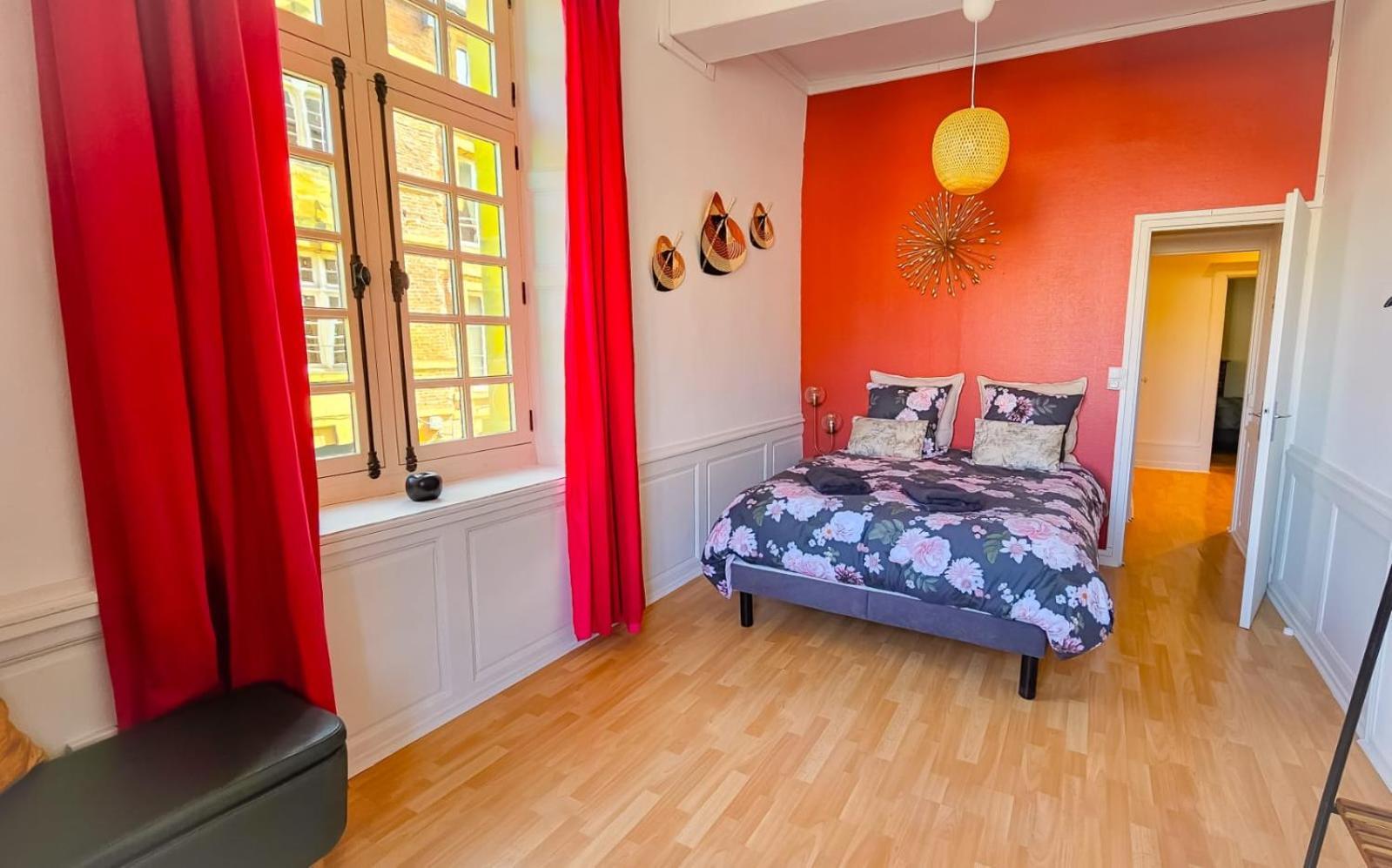 Grand Apt 130M2 Vue Place Ducale Charleville-Mézières Buitenkant foto